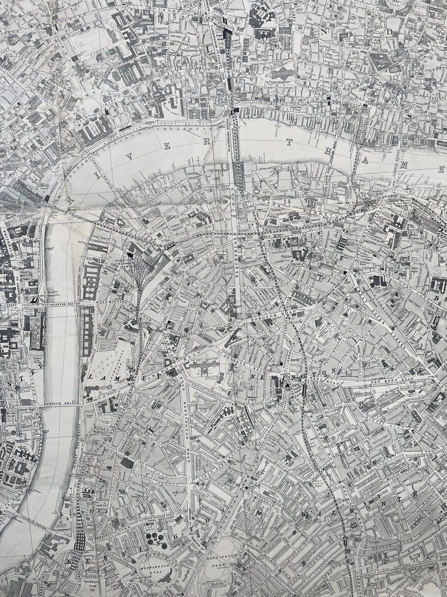 [Central London at a scale of 9.4 inches to the mile]